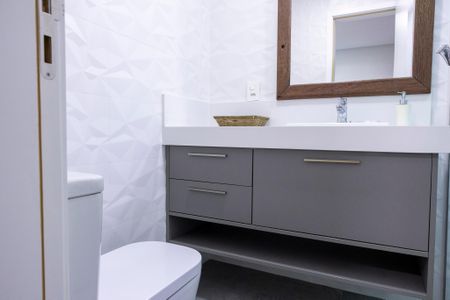 Apartamento para alugar com 47m², 1 quarto e 2 vagas Apartamento para alugar com 47m², 1 quarto e 2 vagasBanheiro social