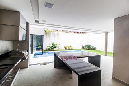 Casa de condomínio à venda com 423m², 4 quartos e 4 vagas Casa de condomínio à venda com 423m², 4 quartos e 4 vagasÁrea gourmet