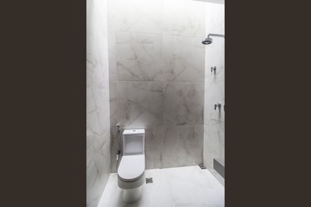 Casa de condomínio à venda com 423m², 4 quartos e 4 vagas Casa de condomínio à venda com 423m², 4 quartos e 4 vagasBanheiro da Suíte