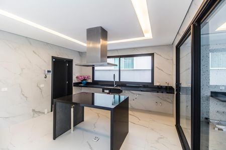 Casa de condomínio à venda com 423m², 4 quartos e 4 vagas Casa de condomínio à venda com 423m², 4 quartos e 4 vagasCozinha
