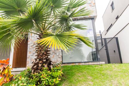Casa de condomínio à venda com 423m², 4 quartos e 4 vagas Casa de condomínio à venda com 423m², 4 quartos e 4 vagasVista da Rua