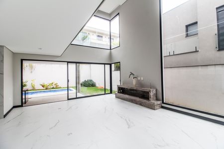 Casa de condomínio à venda com 423m², 4 quartos e 4 vagas Casa de condomínio à venda com 423m², 4 quartos e 4 vagasSala