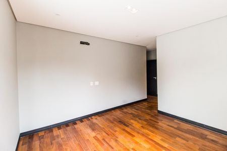 Casa de condomínio à venda com 423m², 4 quartos e 4 vagas Casa de condomínio à venda com 423m², 4 quartos e 4 vagasSuíte 4