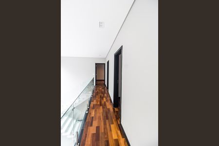 Casa de condomínio à venda com 423m², 4 quartos e 4 vagas Casa de condomínio à venda com 423m², 4 quartos e 4 vagasCorredor