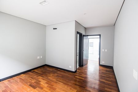 Casa de condomínio à venda com 423m², 4 quartos e 4 vagas Casa de condomínio à venda com 423m², 4 quartos e 4 vagasSuíte 2