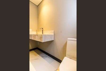Casa de condomínio à venda com 423m², 4 quartos e 4 vagas Casa de condomínio à venda com 423m², 4 quartos e 4 vagasLavabo