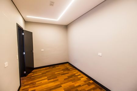 Casa de condomínio à venda com 423m², 4 quartos e 4 vagas Casa de condomínio à venda com 423m², 4 quartos e 4 vagasCloset da suíte