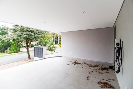 Casa de condomínio à venda com 423m², 4 quartos e 4 vagas Casa de condomínio à venda com 423m², 4 quartos e 4 vagasGaragem