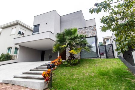 Casa de condomínio à venda com 423m², 4 quartos e 4 vagas Casa de condomínio à venda com 423m², 4 quartos e 4 vagasVista da Rua