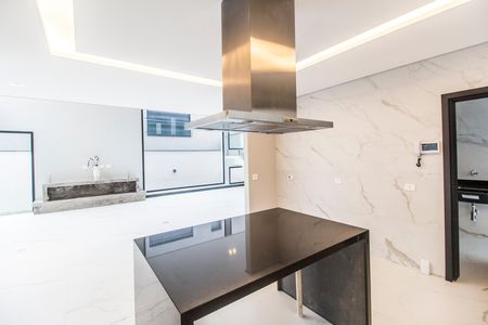 Casa de condomínio à venda com 423m², 4 quartos e 4 vagas Casa de condomínio à venda com 423m², 4 quartos e 4 vagasCozinha