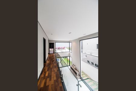 Casa de condomínio à venda com 423m², 4 quartos e 4 vagas Casa de condomínio à venda com 423m², 4 quartos e 4 vagasCorredor