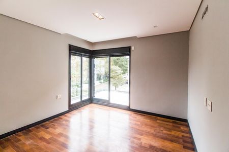 Casa de condomínio à venda com 423m², 4 quartos e 4 vagas Casa de condomínio à venda com 423m², 4 quartos e 4 vagasSuíte 4