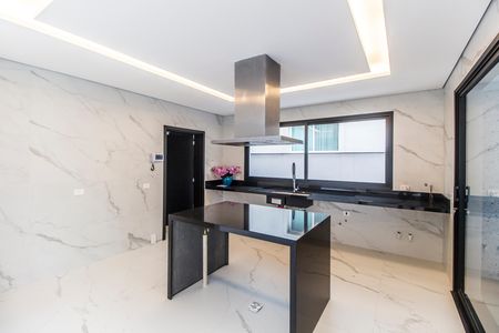 Casa de condomínio à venda com 423m², 4 quartos e 4 vagas Casa de condomínio à venda com 423m², 4 quartos e 4 vagasCozinha