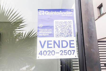 Casa de condomínio à venda com 423m², 4 quartos e 4 vagas Casa de condomínio à venda com 423m², 4 quartos e 4 vagasVista da Rua