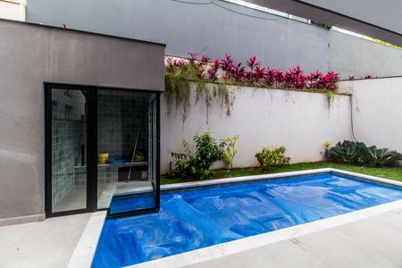Casa de condomínio à venda com 423m², 4 quartos e 4 vagas Casa de condomínio à venda com 423m², 4 quartos e 4 vagasPiscina