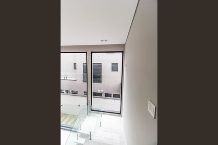 Casa de condomínio à venda com 423m², 4 quartos e 4 vagas Casa de condomínio à venda com 423m², 4 quartos e 4 vagasEscada