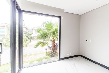 Casa de condomínio à venda com 423m², 4 quartos e 4 vagas Casa de condomínio à venda com 423m², 4 quartos e 4 vagasEscritório