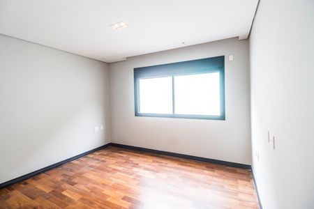 Casa de condomínio à venda com 423m², 4 quartos e 4 vagas Casa de condomínio à venda com 423m², 4 quartos e 4 vagasSuíte 3