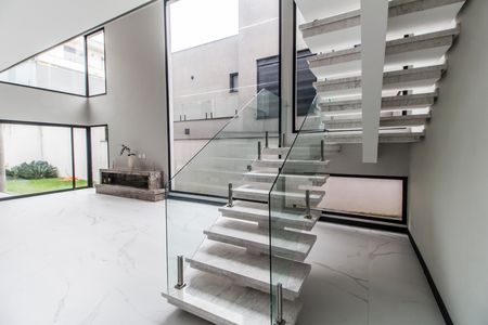 Casa de condomínio à venda com 423m², 4 quartos e 4 vagas Casa de condomínio à venda com 423m², 4 quartos e 4 vagasSala