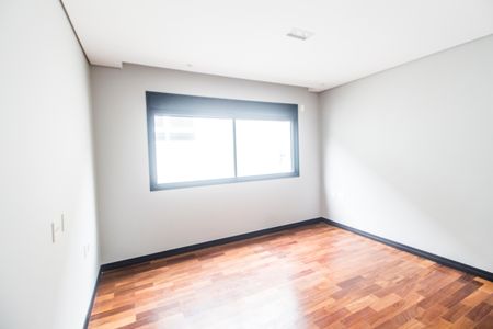 Casa de condomínio à venda com 423m², 4 quartos e 4 vagas Casa de condomínio à venda com 423m², 4 quartos e 4 vagasSuíte 2