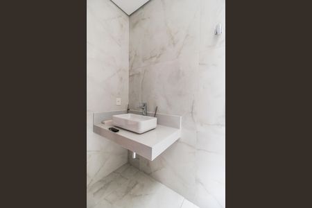Casa de condomínio à venda com 423m², 4 quartos e 4 vagas Casa de condomínio à venda com 423m², 4 quartos e 4 vagasBanheiro da Suíte