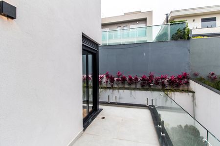 Casa de condomínio à venda com 423m², 4 quartos e 4 vagas Casa de condomínio à venda com 423m², 4 quartos e 4 vagasVaranda