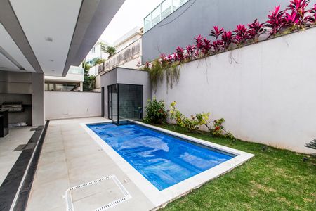 Casa de condomínio à venda com 423m², 4 quartos e 4 vagas Casa de condomínio à venda com 423m², 4 quartos e 4 vagasPiscina