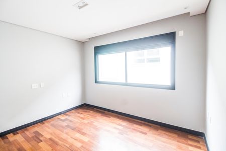 Casa de condomínio à venda com 423m², 4 quartos e 4 vagas Casa de condomínio à venda com 423m², 4 quartos e 4 vagasSuíte 2