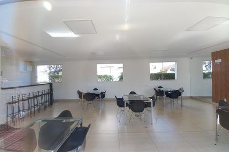 Apartamento para alugar com 42m², 2 quartos e 1 vaga Apartamento para alugar com 42m², 2 quartos e 1 vagaÁrea comum - Salão de festas