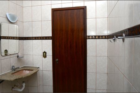Casa para alugar com 255m², 3 quartos e 5 vagasBanheiro Corredor