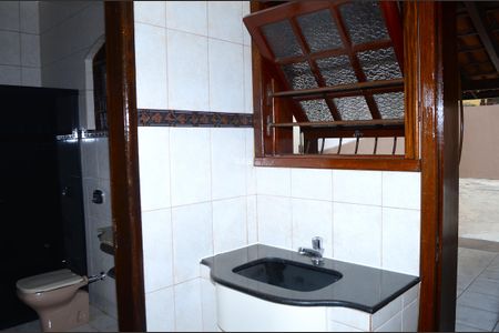 Casa para alugar com 255m², 3 quartos e 5 vagasBanheiro Corredor