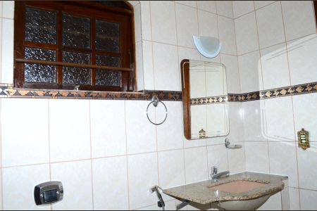 Casa para alugar com 255m², 3 quartos e 5 vagasBanheiro Corredor