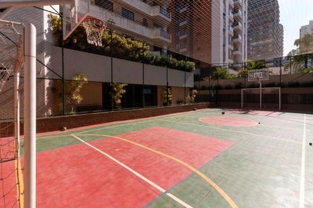 Apartamento à venda com 144m², 3 quartos e 3 vagas Apartamento à venda com 144m², 3 quartos e 3 vagasÁrea comum - Quadra