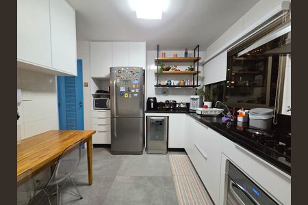 Apartamento à venda com 144m², 3 quartos e 3 vagas Apartamento à venda com 144m², 3 quartos e 3 vagasCozinha