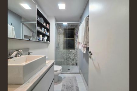 Apartamento à venda com 144m², 3 quartos e 3 vagas Apartamento à venda com 144m², 3 quartos e 3 vagasBanheiro da Suíte 1