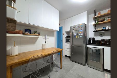 Apartamento à venda com 144m², 3 quartos e 3 vagas Apartamento à venda com 144m², 3 quartos e 3 vagasCozinha