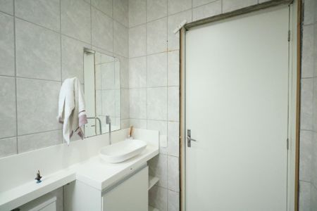 Apartamento à venda com 48m², 2 quartos e 1 vaga Apartamento à venda com 48m², 2 quartos e 1 vagaBanheiro