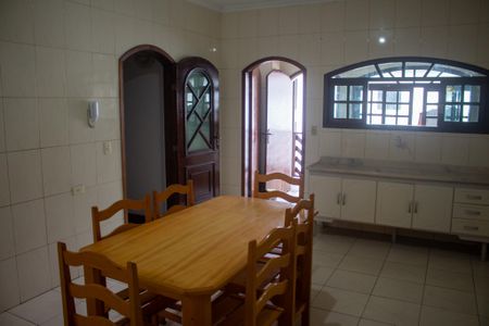 Casa para alugar com 120m², 3 quartos e 2 vagas Casa para alugar com 120m², 3 quartos e 2 vagasCozinha