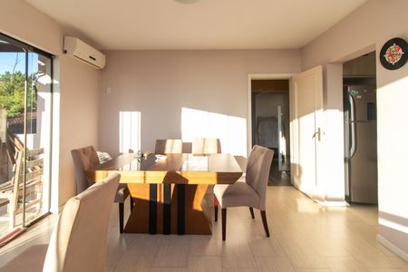 Casa à venda com 267m², 5 quartos e 3 vagas Casa à venda com 267m², 5 quartos e 3 vagasSala 2