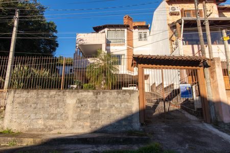 Casa à venda com 267m², 5 quartos e 3 vagas Casa à venda com 267m², 5 quartos e 3 vagasFachada