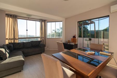 Casa à venda com 267m², 5 quartos e 3 vagas Casa à venda com 267m², 5 quartos e 3 vagasSala 2