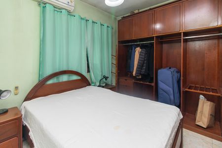 Casa à venda com 267m², 5 quartos e 3 vagas Casa à venda com 267m², 5 quartos e 3 vagasQuarto 2