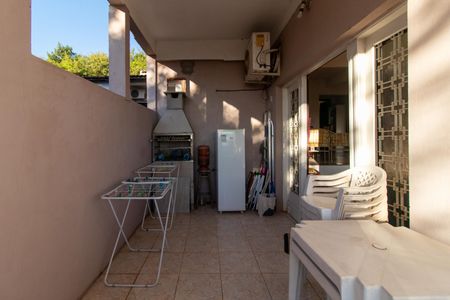 Casa à venda com 267m², 5 quartos e 3 vagas Casa à venda com 267m², 5 quartos e 3 vagasÁrea de Serviço