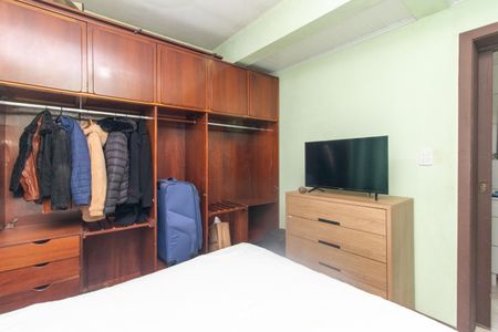 Casa à venda com 267m², 5 quartos e 3 vagas Casa à venda com 267m², 5 quartos e 3 vagasQuarto 2