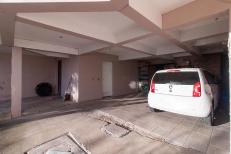 Garagem de casa à venda com 5 quartos, 267m² em Vila Nova, Porto Alegre