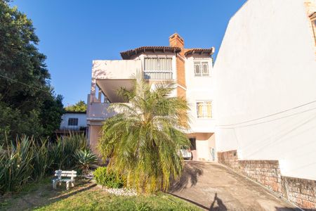 Fachada de casa à venda com 5 quartos, 267m² em Vila Nova, Porto Alegre