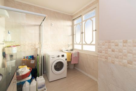 Casa à venda com 267m², 5 quartos e 3 vagas Casa à venda com 267m², 5 quartos e 3 vagasBanheiro