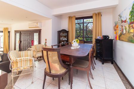 Casa à venda com 267m², 5 quartos e 3 vagas Casa à venda com 267m², 5 quartos e 3 vagassala