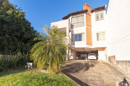 Casa à venda com 267m², 5 quartos e 3 vagas Casa à venda com 267m², 5 quartos e 3 vagasFachada