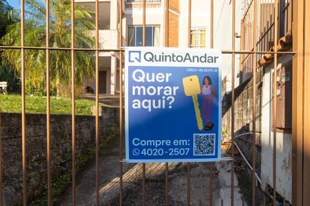 Casa à venda com 267m², 5 quartos e 3 vagas Casa à venda com 267m², 5 quartos e 3 vagasFachada
